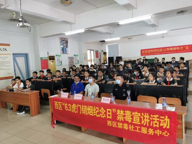 禁毒宣傳進校園，讓青春綠色無毒 (1).jpg