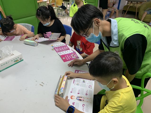 三鄉(xiāng)鎮(zhèn)開展“ 紅色引領:禁毒先鋒我來當”禁毒宣傳教育活動圖片5.jpg