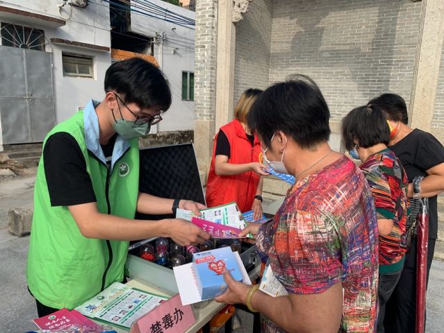 三鄉(xiāng)鎮(zhèn)開展“宣傳禁毒進(jìn)小家，‘無(wú)毒’社區(qū)靠大家”活動(dòng)照片3.jpg