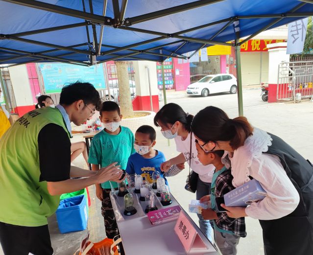 三鄉(xiāng)鎮(zhèn)開展“親子游園樂融融，大手小手齊禁毒“宣傳活動圖片3.jpg